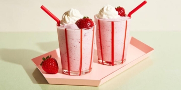 en-kolay-yaz-icecegi-cilekli-milkshake-tarifi-nasil-yapilir-hsawfTgL.jpg
