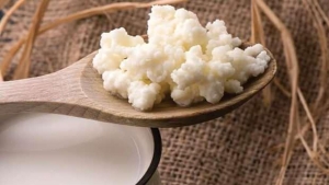 gece-yatmadan-once-kefir-icmek-zayiflatir-mi-ac-karnina-kefir-icmenin-faydalari-MqbnlliT.jpg