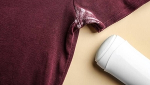 giysilerdeki-deodorant-lekeleri-nasil-cikar-jQkitlLA.jpg