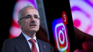 instagram-ne-zaman-acilacak-bakan-uraloglundan-yeni-aciklama-6yv4rFa4.jpg