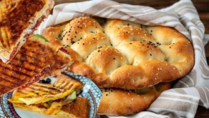 kalan-ramazan-pidesini-degerlendirmenin-en-guzel-hali-yumurtali-pideli-tost-tarifi-nasil-yapilir-MHBZaab1.jpg