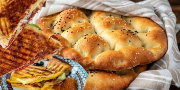 kalan-ramazan-pidesini-degerlendirmenin-en-guzel-hali-yumurtali-pideli-tost-tarifi-nasil-yapilir-MHBZaab1.jpg