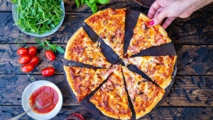 mayasiz-pizza-hamuru-nasil-yapilir-sadece-15-dakikada-pizza-hamurunuz-hazir-mWA8dp42.jpg
