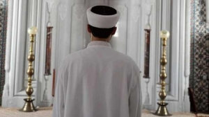 zamli-imam-maasi-2025-muezzin-vaiz-imam-ayliklari-ne-kadar-artti-ZMXRj6JV.jpg