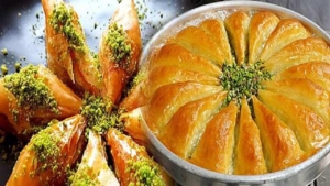 enfes-ev-baklavasi-tarifi-lezzetli-yalanci-baklava-ve-gul-baklava-nasil-yapilir-MyBUUkLU.jpg