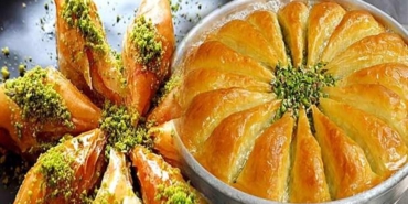 enfes-ev-baklavasi-tarifi-lezzetli-yalanci-baklava-ve-gul-baklava-nasil-yapilir-MyBUUkLU.jpg